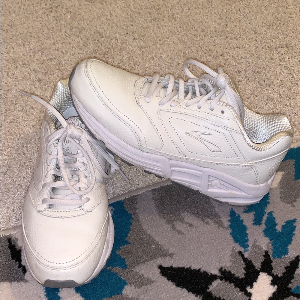 Brooks tennis shoes